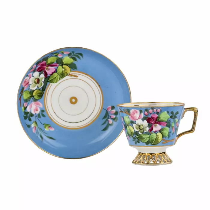 Tasse en porcelaine avec soucoupe 