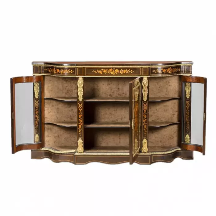 Commode à trois portes de style Napoleon III. 