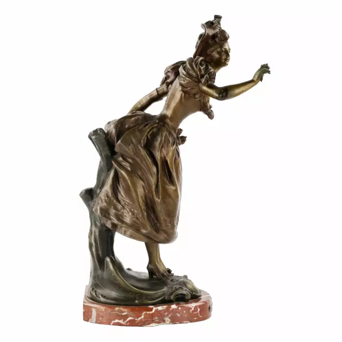 Figurine française en metal bronze sur socle en marbre. Joyeuses vacances. 