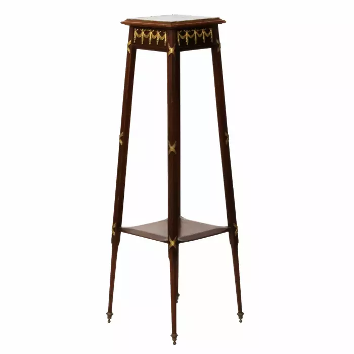 Neoclassical mahogany console with gilded bronze, late 19th century. 
