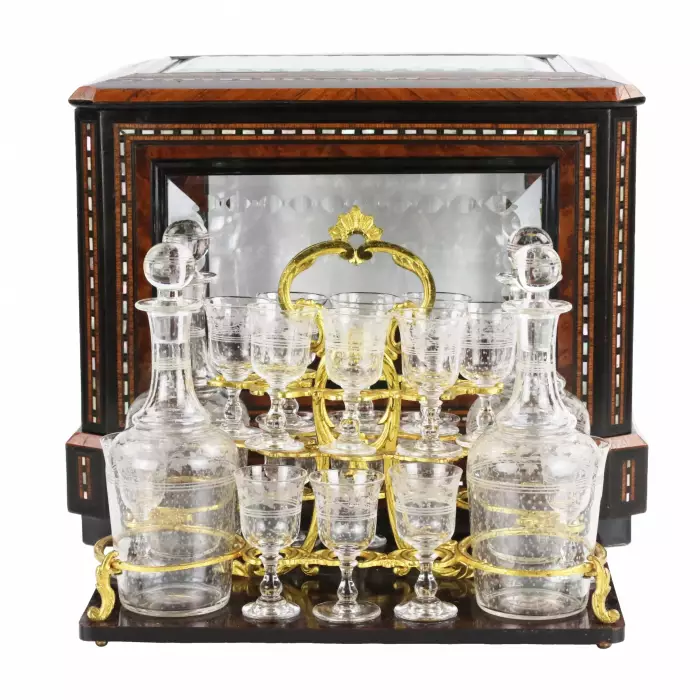 CABINET À LIQUEURS EN PALISSANDRE À MARQUETERIE DE NACRE. FRANCE. TOURNANT DES XIXE ET XXE SIÈCLES
