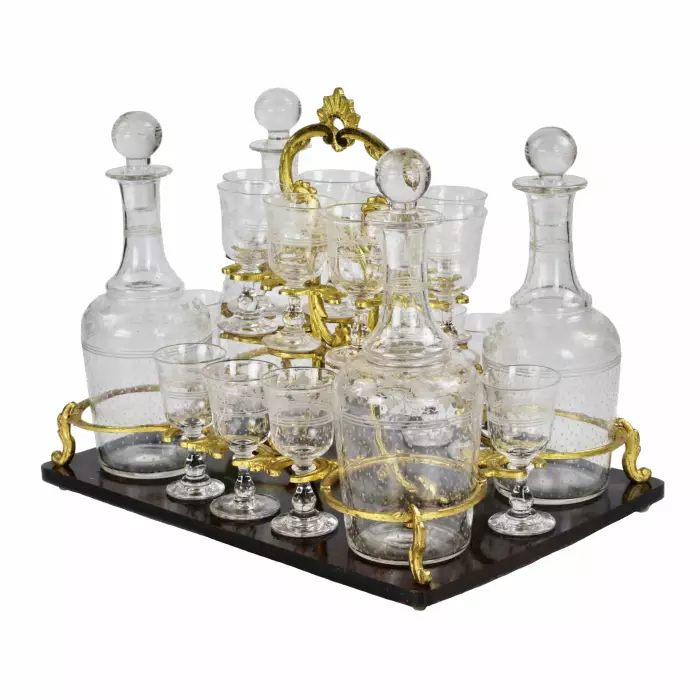 CABINET À LIQUEURS EN PALISSANDRE À MARQUETERIE DE NACRE. FRANCE. TOURNANT DES XIXE ET XXE SIÈCLES