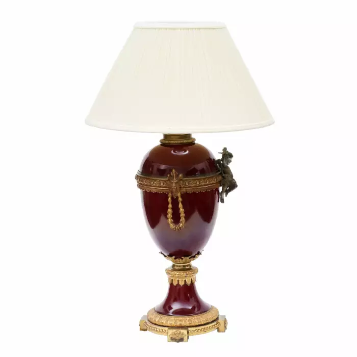 Lampe de table en porcelaine. 