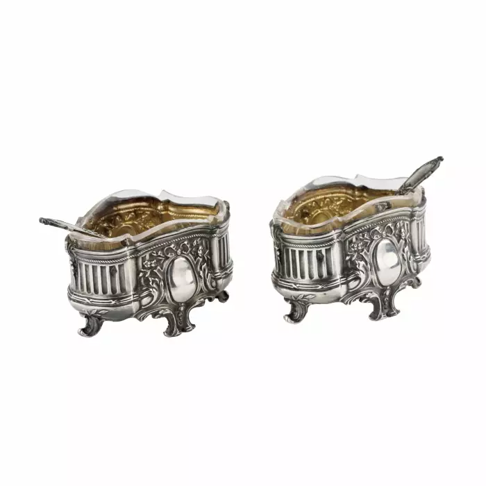 Pair of Louis XV style silver salt shakers. With spoons and original case. 