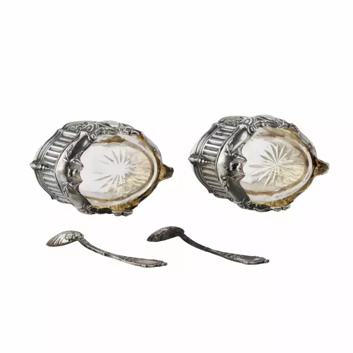 Pair of Louis XV style silver salt shakers. With spoons and original case. 