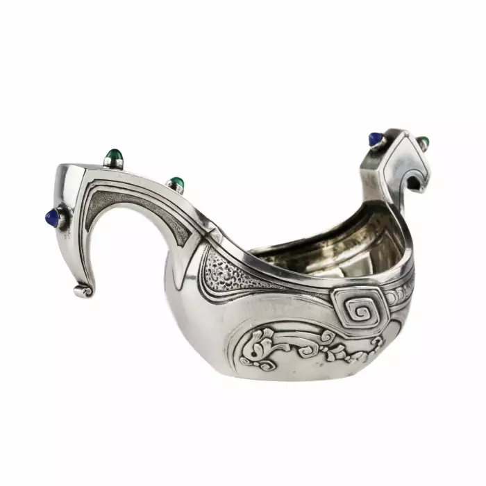 Louche russe en argent, ornee de pierres precieuses. 