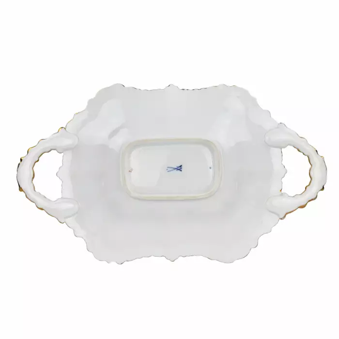 Plat de Meissen dore peint. 20ième siècle. 