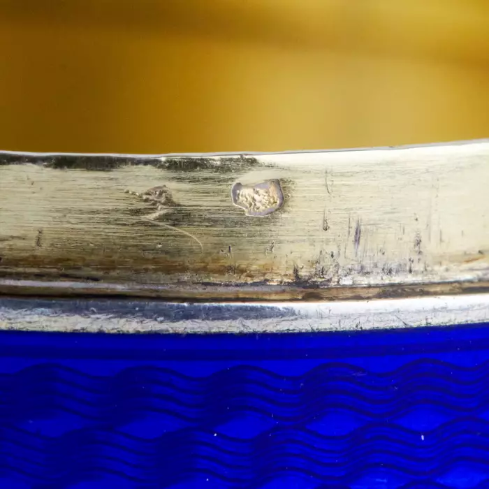 Argent, Moule française en email guilloche bleu cobalt. 