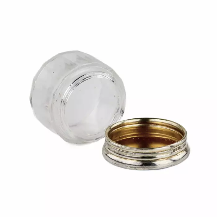 Coffret de dame en verre avec couvercle en email guilloche argent. Angleterre 20ème siècle. 
