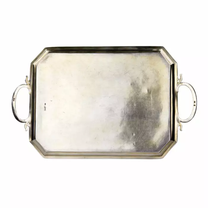 Plateau en argent representant un paysage russe. 