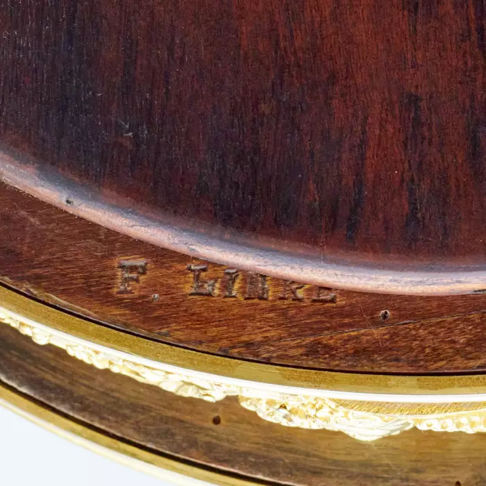 Magnifique table en acajou et bronze dore de François Linke. 