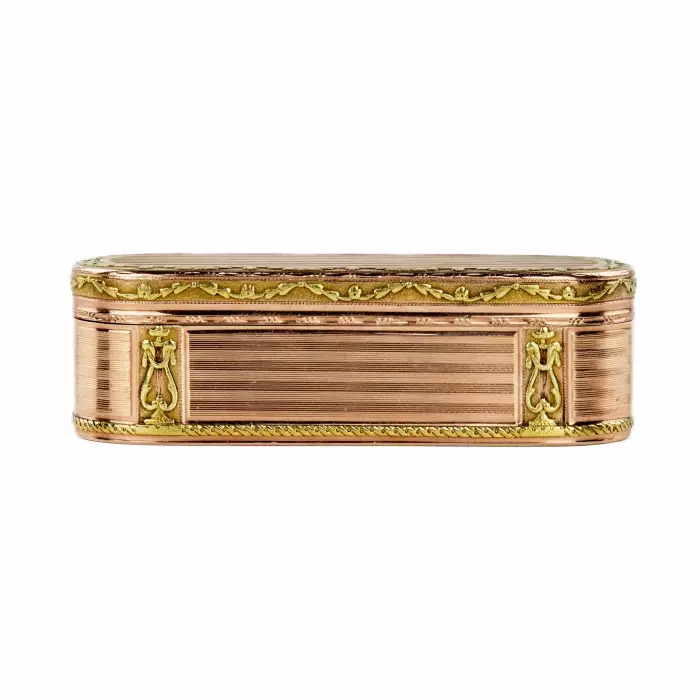 Snuffbox in two-tone gold. France. The turn of the 19th-20th centuries. 