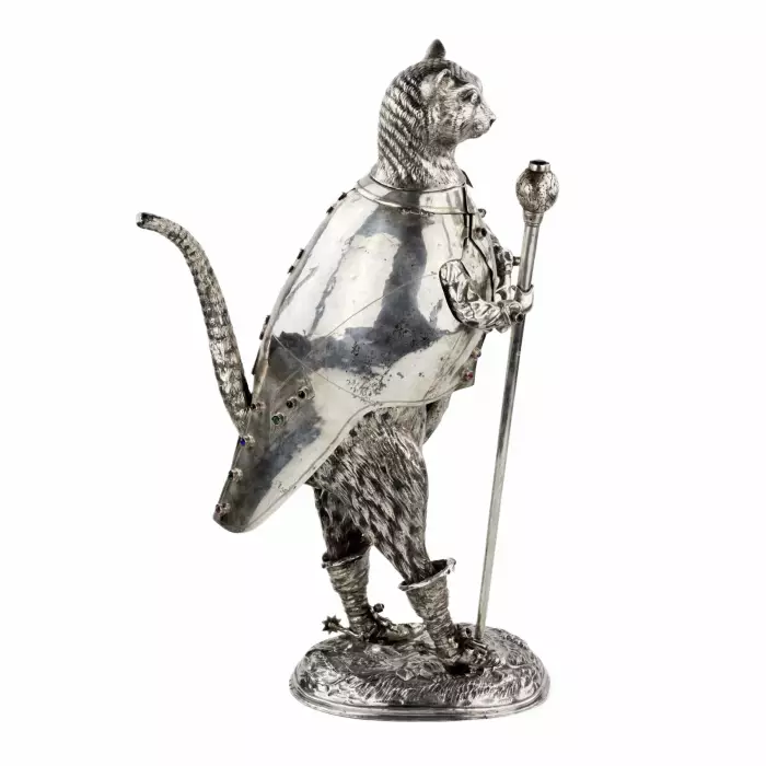 LE CHAT BOTTE. FIGURE EN ARGENT À TÊTE MOBILE, GÜNTHER GRANGESSEL ALLEMAGNE, HANAU, 1883