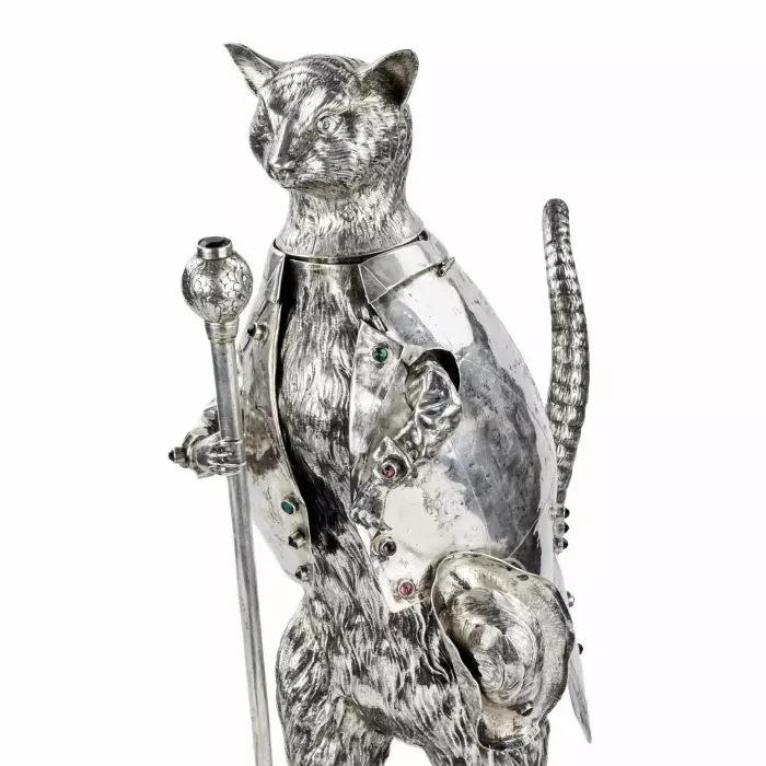 LE CHAT BOTTE. FIGURE EN ARGENT À TÊTE MOBILE, GÜNTHER GRANGESSEL ALLEMAGNE, HANAU, 1883