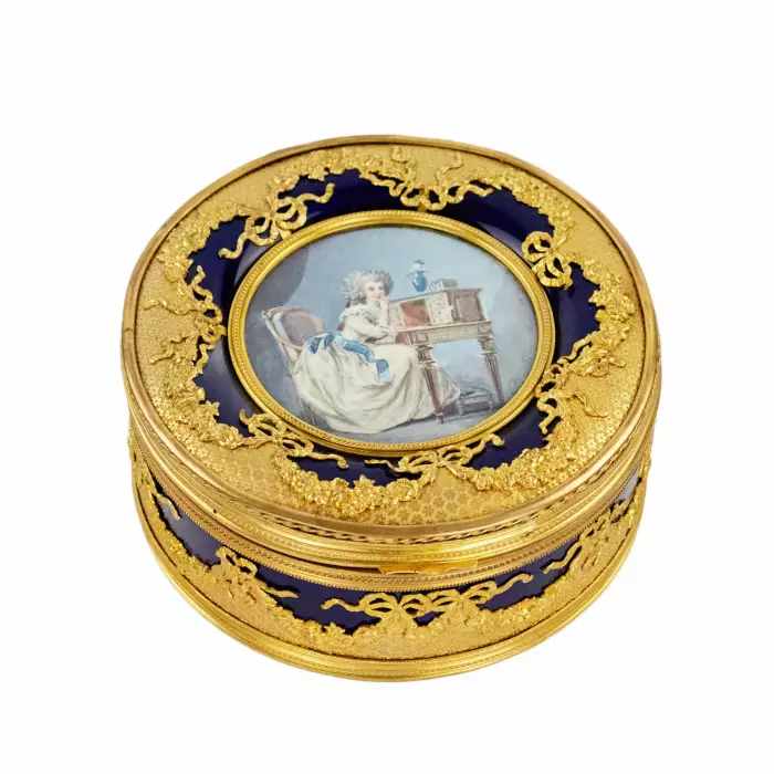 PORCELAIN LADY’S BOX WITH MINIATURE IN THE LOUIS XVI STYLE FRANCE, LATE 18TH – FIRST HALF OF THE 19TH CENTURY
