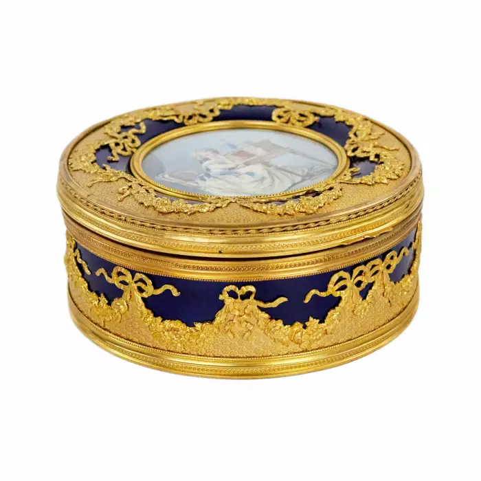PORCELAIN LADY’S BOX WITH MINIATURE IN THE LOUIS XVI STYLE FRANCE, LATE 18TH – FIRST HALF OF THE 19TH CENTURY