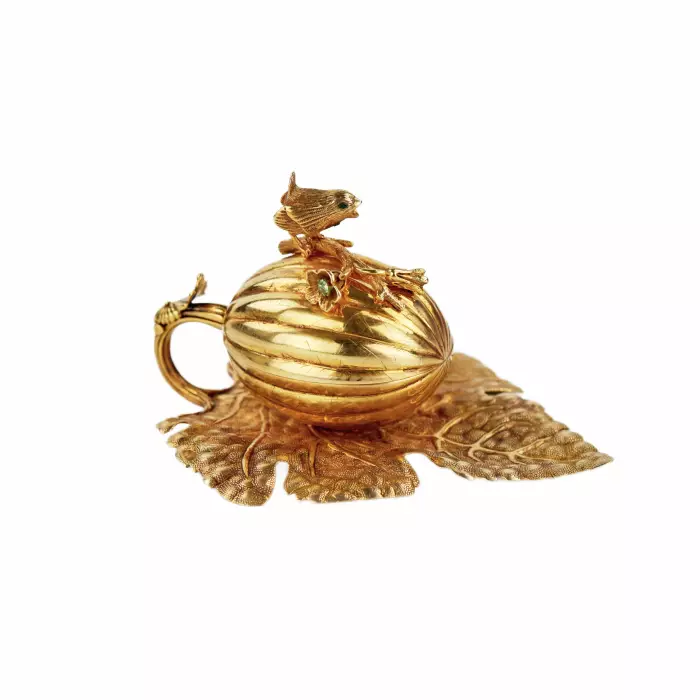 A miniature gold box in the shape of an etrog vessel. F. Laurier. Moscow. 1908-1917