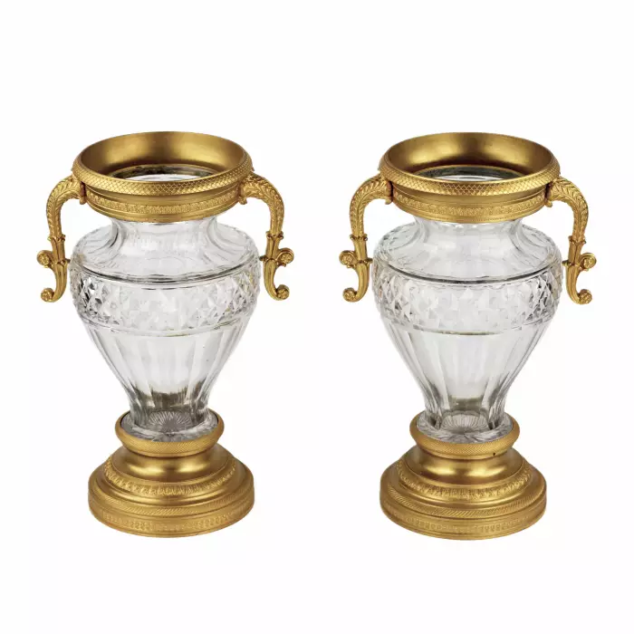 Pair of crystal vases with gilt bronze. End of the 19th century. 