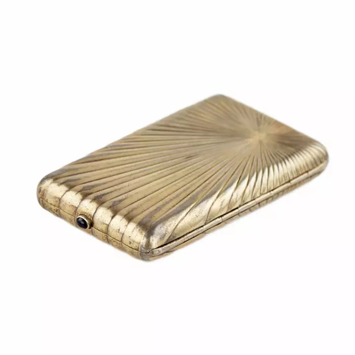 Boîte à poudre d`origine en argent à double feuillet. 