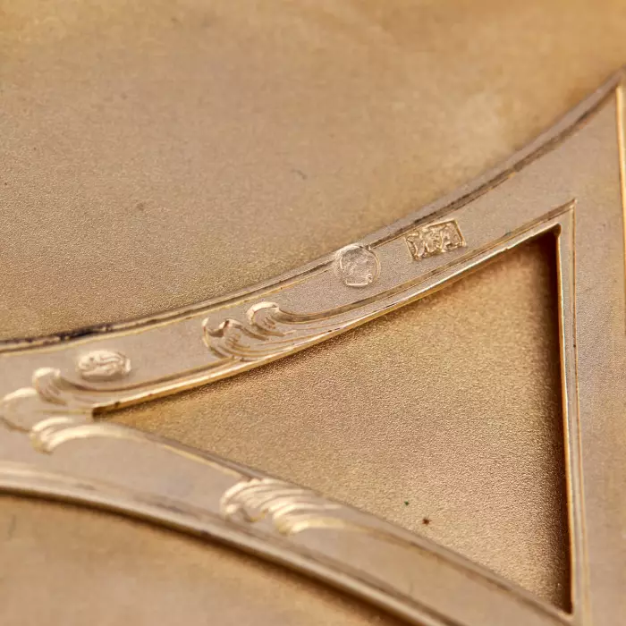 Boîte à poudre d`origine en argent à double feuillet. 