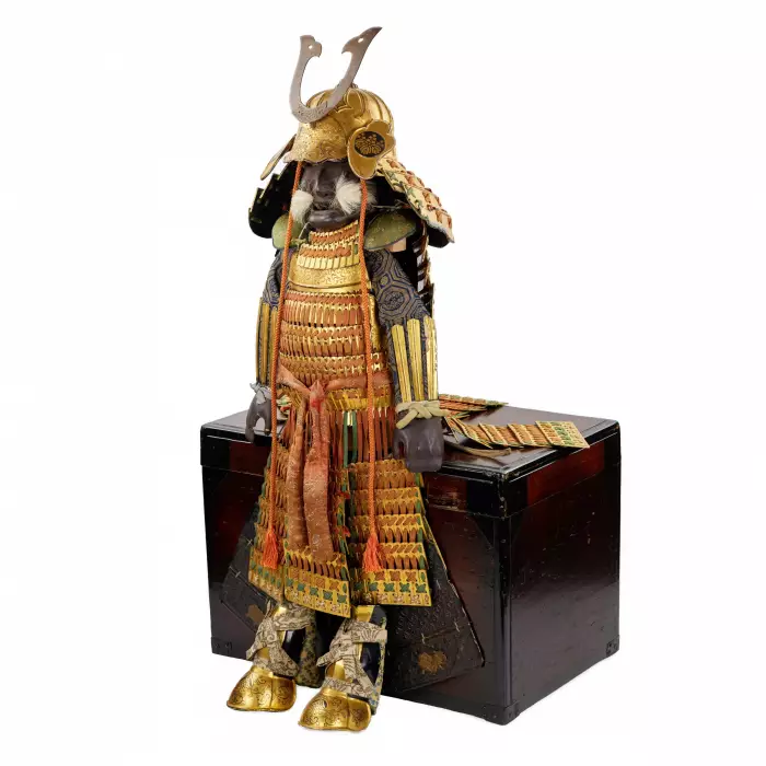 APANESE MODEL OF YOROI ARMOUR. JAPAN, MEIJI PERIOD, LATE 19TH CENTURY