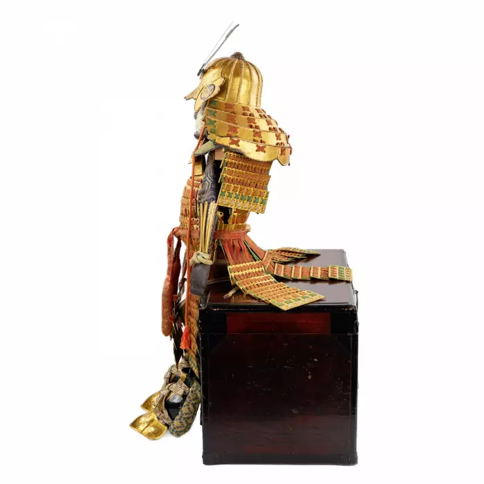 APANESE MODEL OF YOROI ARMOUR. JAPAN, MEIJI PERIOD, LATE 19TH CENTURY