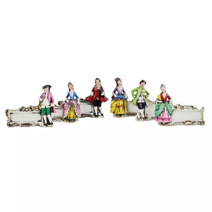 Six figurines en porcelaine pour cartes de place pour la table. Allemagne. 20ième siècle. 
