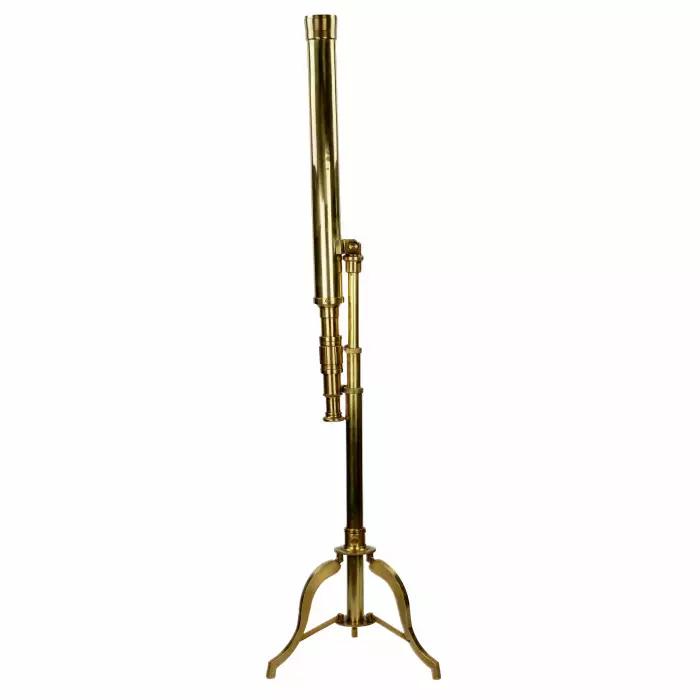 Telescope en laiton du XIXe siècle sur trepied. 