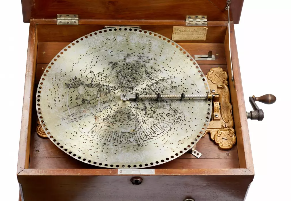 SYMPHONION DISC MUSIC BOX. LEIPZIG, GERMANY, LATE 19TH CENTURY