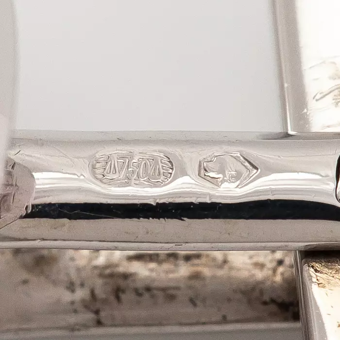 Patek Philippe. Paire de boutons de manchette Calatrava en or blanc 18 carats.