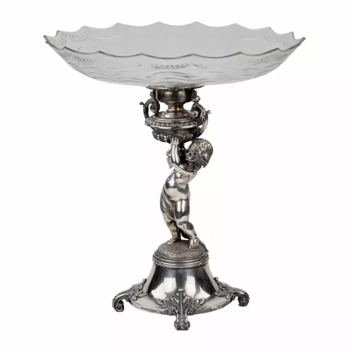 Un vase impressionnant et fruite du maître finlandais Faberge Victor Aarne. Vyborg. 1923 