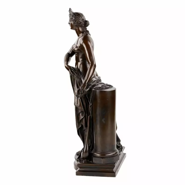 Figure en bronze de Junon avec un rouleau de lois et le sac d`Éole. 