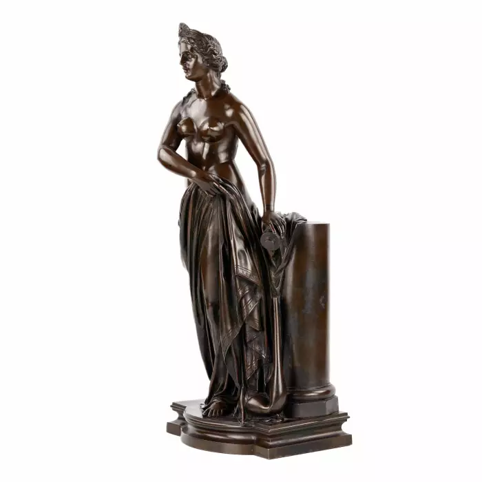 Figure en bronze de Junon avec un rouleau de lois et le sac d`Éole. 