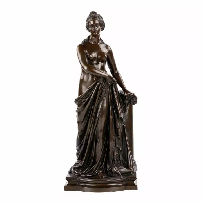 Figure en bronze de Junon avec un rouleau de lois et le sac d`Éole. 