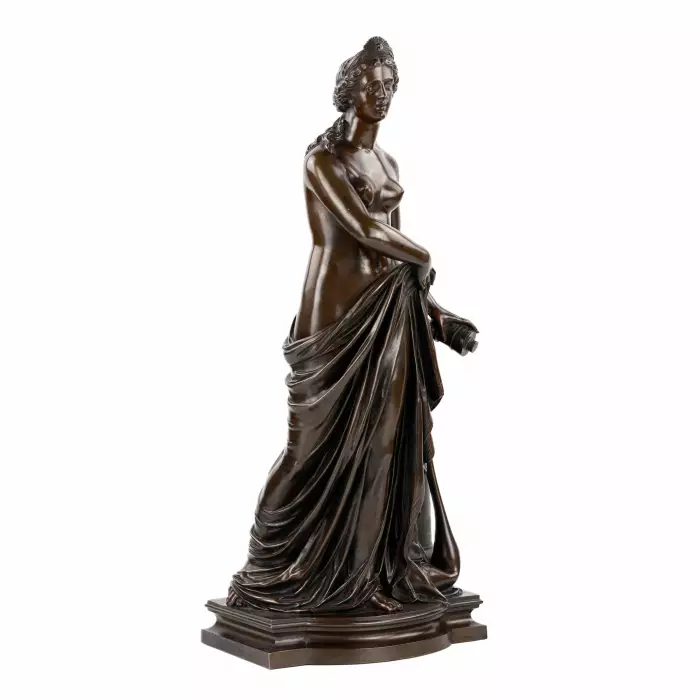 Figure en bronze de Junon avec un rouleau de lois et le sac d`Éole. 