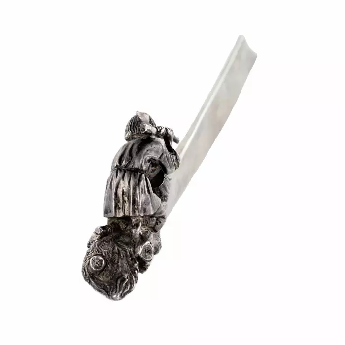 COUTEAU À LETTRES EN ARGENT AVEC FIGURE DE PAYSAN, MAISON KARL FABERGÉ, MOSCOU, ANNÉES 1880