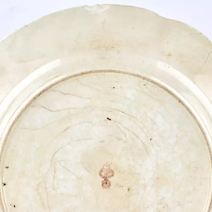 Plat decoratif Fleurs. Usine Gardner, Russie, XIXe siècle. 