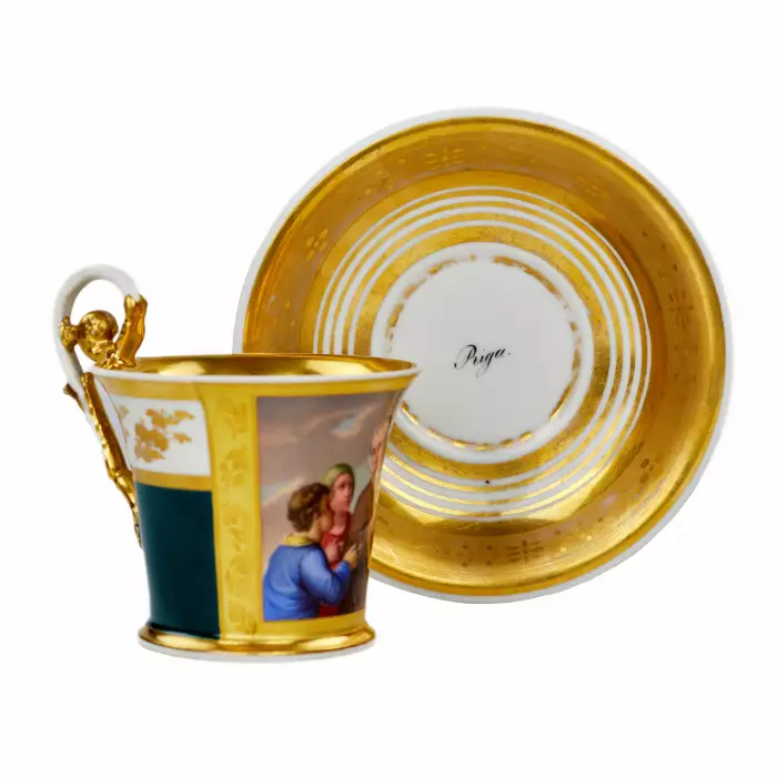 Tasse et soucoupe peintes de la periode Biedermeier. 