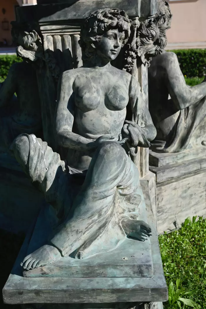 LARGE THREE TIER GARDEN FOUNTAIN IN BRONZE WITH ALLEGORICAL FIGURES  EUROPE, SECOND HALF OF THE 19TH CENTURY