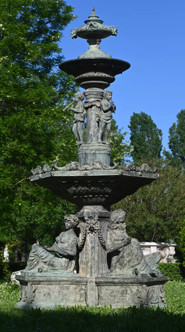 LARGE THREE TIER GARDEN FOUNTAIN IN BRONZE WITH ALLEGORICAL FIGURES  EUROPE, SECOND HALF OF THE 19TH CENTURY