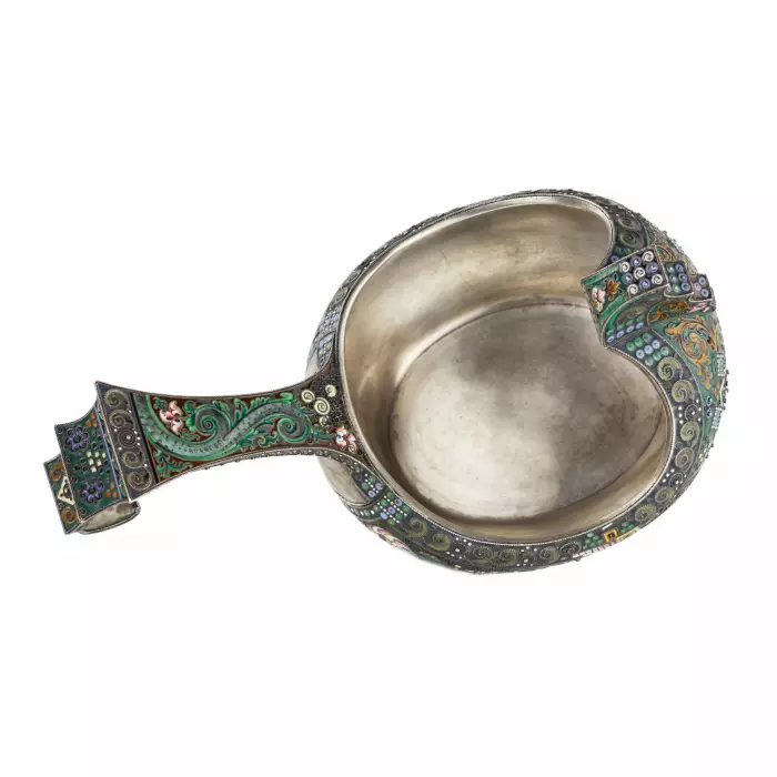 A graceful silver kovsh in the Russian Art Nouveau style of the 11th Moscow artel. Early 20th century.