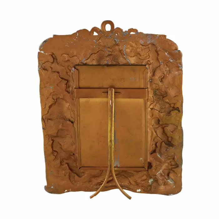 CADRE PHOTOGRAPHIQUE DE STYLE NÉO-BAROQUE. BRONZE DORÉ. EUROPE, TOURNANT DES XIXe ET XXe SIÈCLES