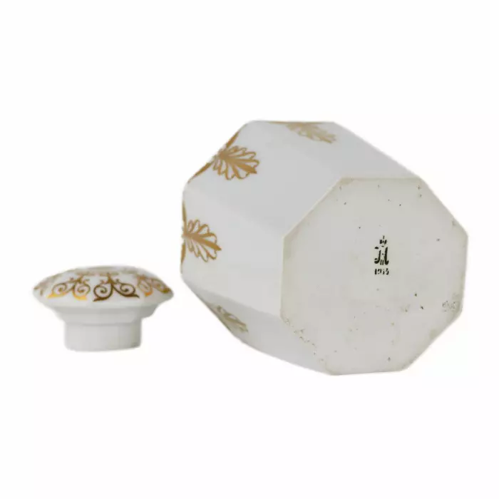 Boîte à the. Manufacture imperiale de porcelaine. Nicolas II, 1913.