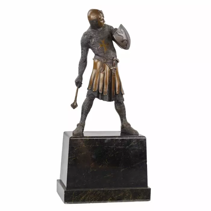 CHEVALIER DE MALTE. SCULPTURE DE CABINET EN BRONZE. EUROPE OCCIDENTALE. TOURNANT DES XIXE ET XXE SIÈCLES