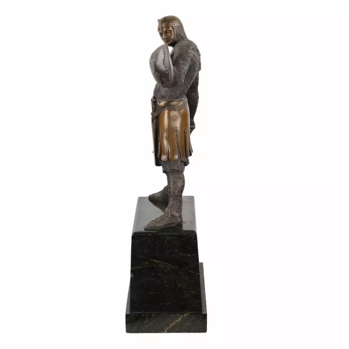 CHEVALIER DE MALTE. SCULPTURE DE CABINET EN BRONZE. EUROPE OCCIDENTALE. TOURNANT DES XIXE ET XXE SIÈCLES