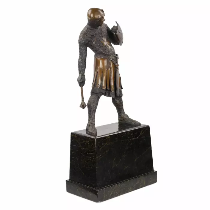 CHEVALIER DE MALTE. SCULPTURE DE CABINET EN BRONZE. EUROPE OCCIDENTALE. TOURNANT DES XIXE ET XXE SIÈCLES