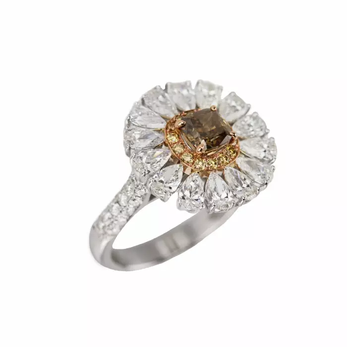 Bague en or blanc 18 carats avec diamants. Marbella.