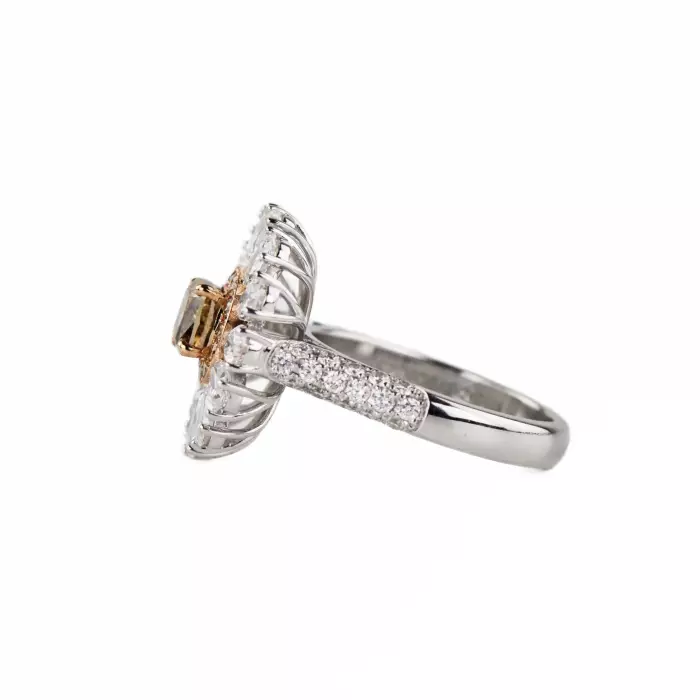 Bague en or blanc 18 carats avec diamants. Marbella.