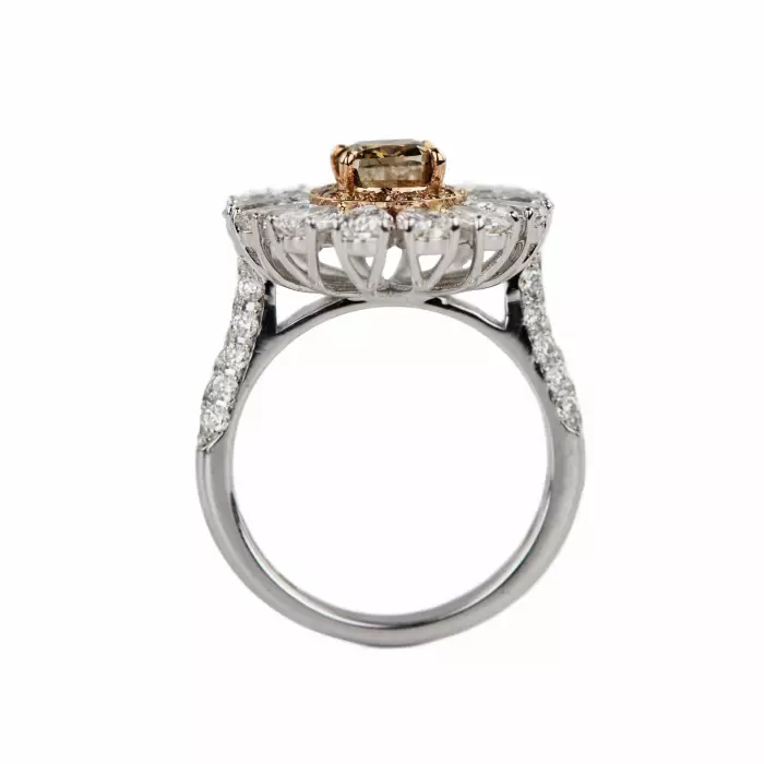 Bague en or blanc 18 carats avec diamants. Marbella.