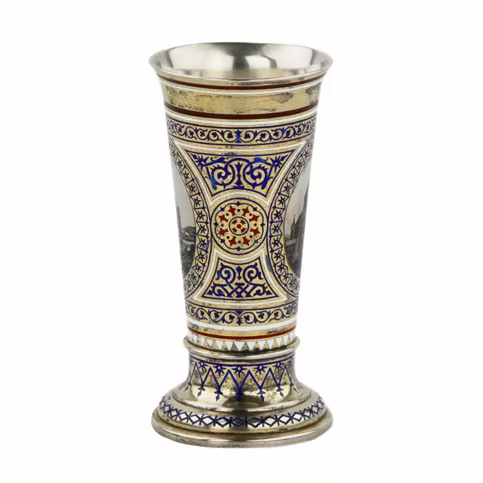 PAVEL OVTCHINNIKOV. Gobelet russe en argent dore et champleve du XIXe siècle, estampille de Pavel Ovchinnikov, Moscou, 1872. Diplôme imperial. 